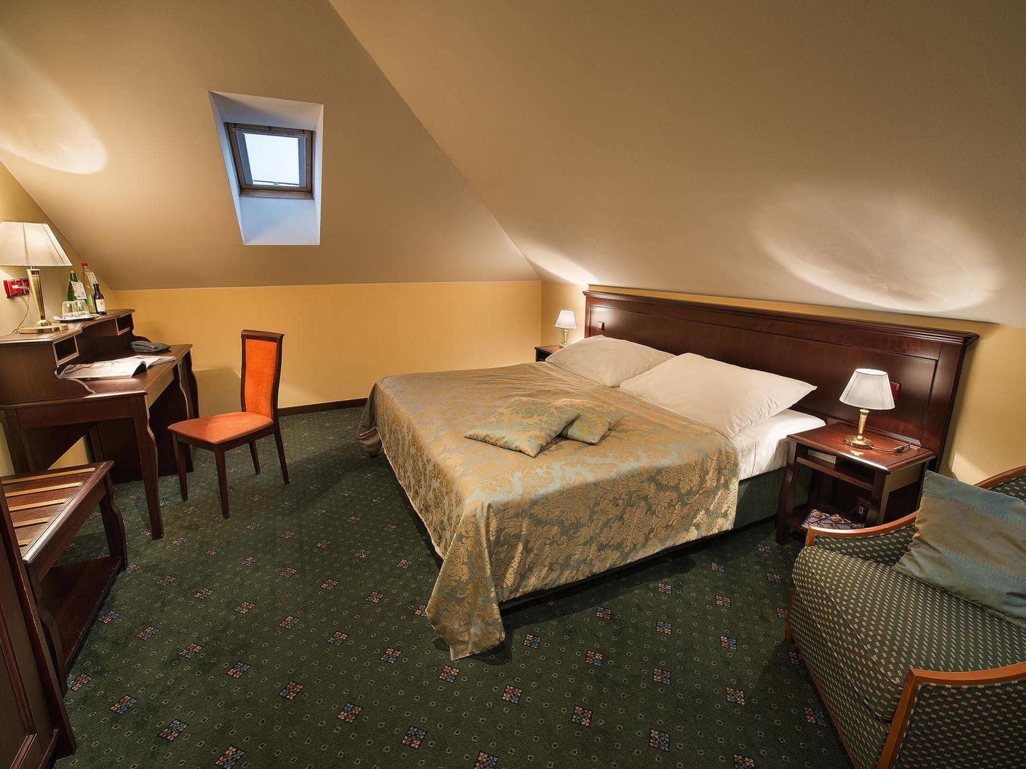 Ea Downtown 4* Prag